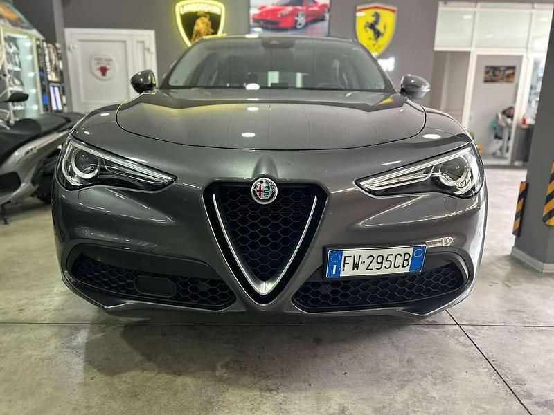 Usata Alfa Romeo Stelvio Business 209 CV (153 kW) 2019 Grigio SUV