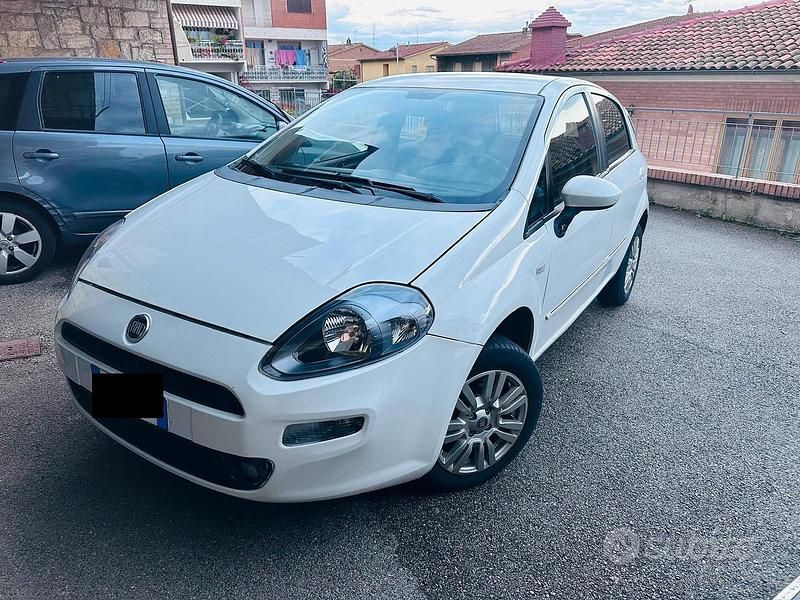 Usata Fiat Grande Punto 77 CV (56 kW) 2015 Bianco Utilitaria