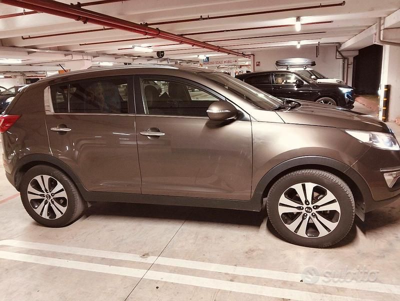 Usata Kia Carens 115 CV (84 kW) 2013 Marrone Monovolume