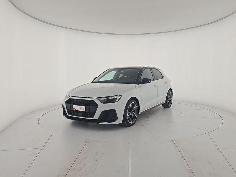 Bianco ghiaccio metallizzato Usata 2025 Audi A1 Black Edition Due volumi | 26.500 € (Buon prezzo) - Immagine 1/4