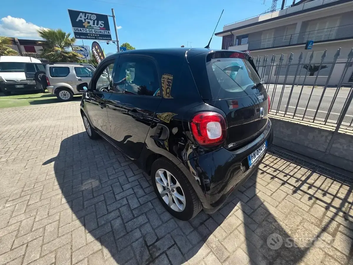 Usata Smart ForFour 71 CV (52 kW) 2018 Nero Utilitaria