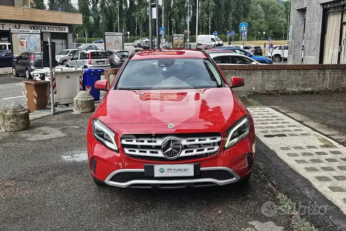 Usata Mercedes GLA200 Premium 136 CV (100 kW) 2019 Rosso SUV