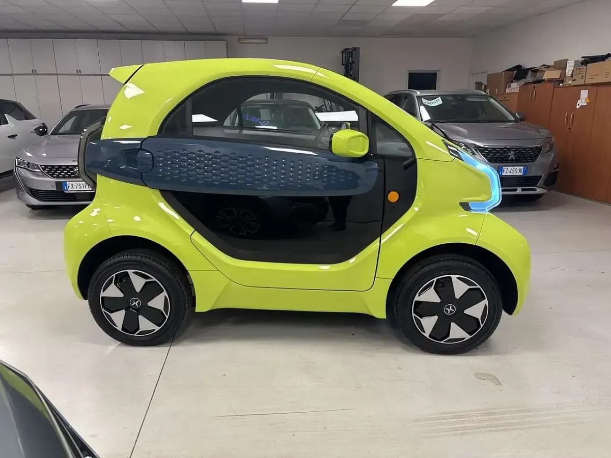 Nuova XEV Yoyo 2025 Giallo Utilitaria