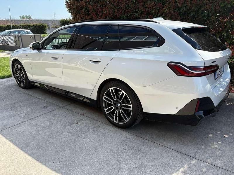 Usata BMW 520 M Sport 197 CV (144 kW) 2024 Giallo Station wagon