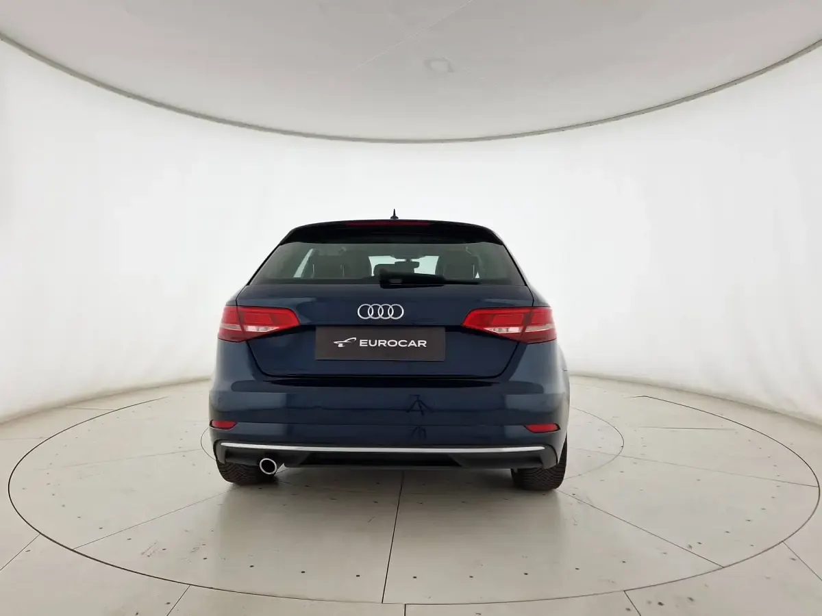 Usata Audi A3 Design 110 CV (80 kW) 2017 B9 blu cosmo metallizzato Berlina