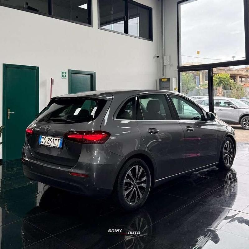 Usata Mercedes B180 Advanced 116 CV (85 kW) 2024 Grigio Monovolume
