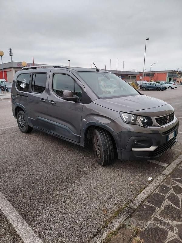 Grigio Usata 2020 Peugeot Rifter Monovolume | 19.500 € (Cara) - Immagine 1/4