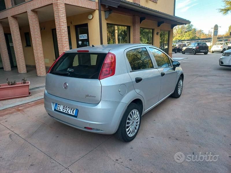 Usata Fiat Punto Pop 69 CV (50 kW) 2012 Grigio Utilitaria