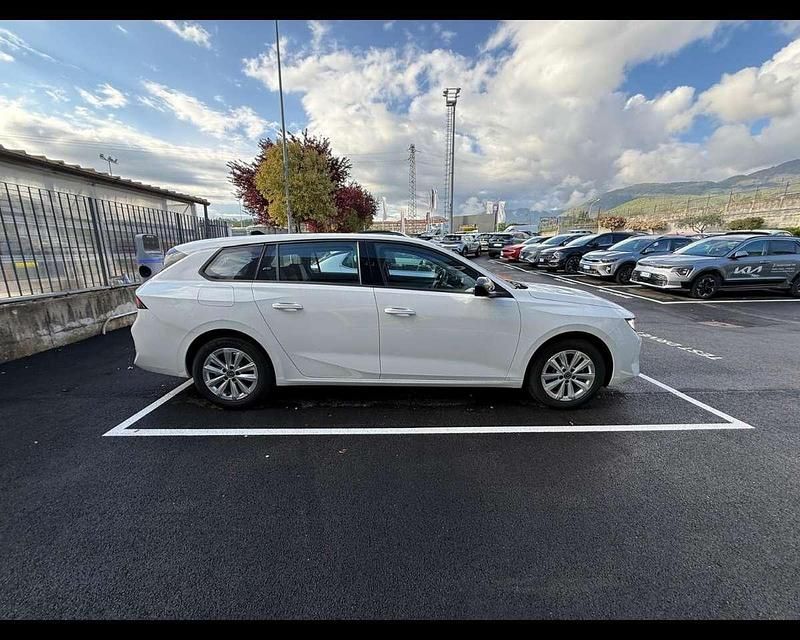 Usata Opel Astra Edition 110 CV (80 kW) 2024 Arktis white Station wagon