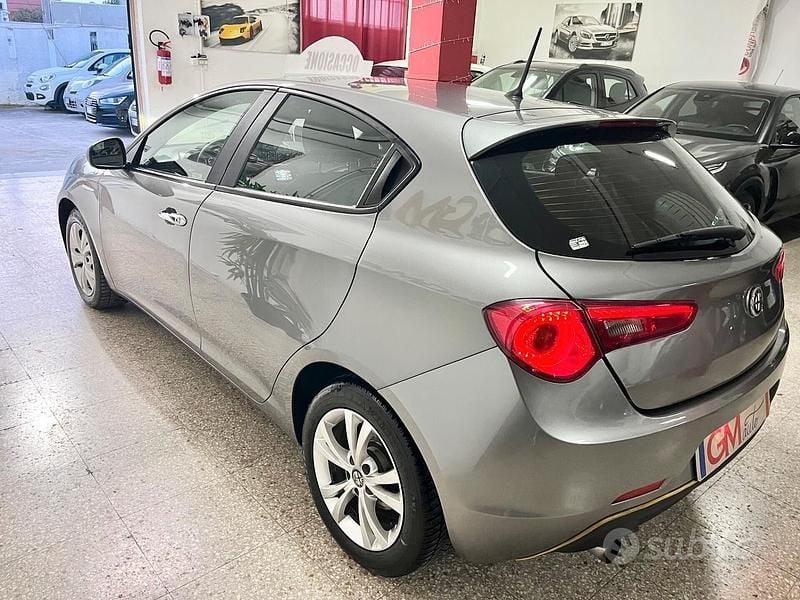 Usata Alfa Romeo Giulietta Distinctive 120 CV (88 kW) 2016 Grigio Utilitaria