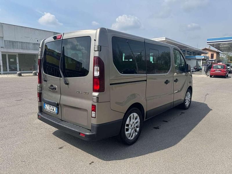 Usata Renault Trafic Privilege 120 CV (88 kW) 2015 Beige Monovolume
