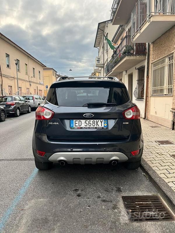 Usata Ford Kuga 140 CV (102 kW) 2010 Blu SUV