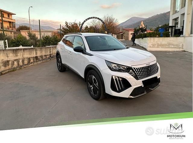 Usata Peugeot 2008 Allure 101 CV (74 kW) 2024 Bianco SUV