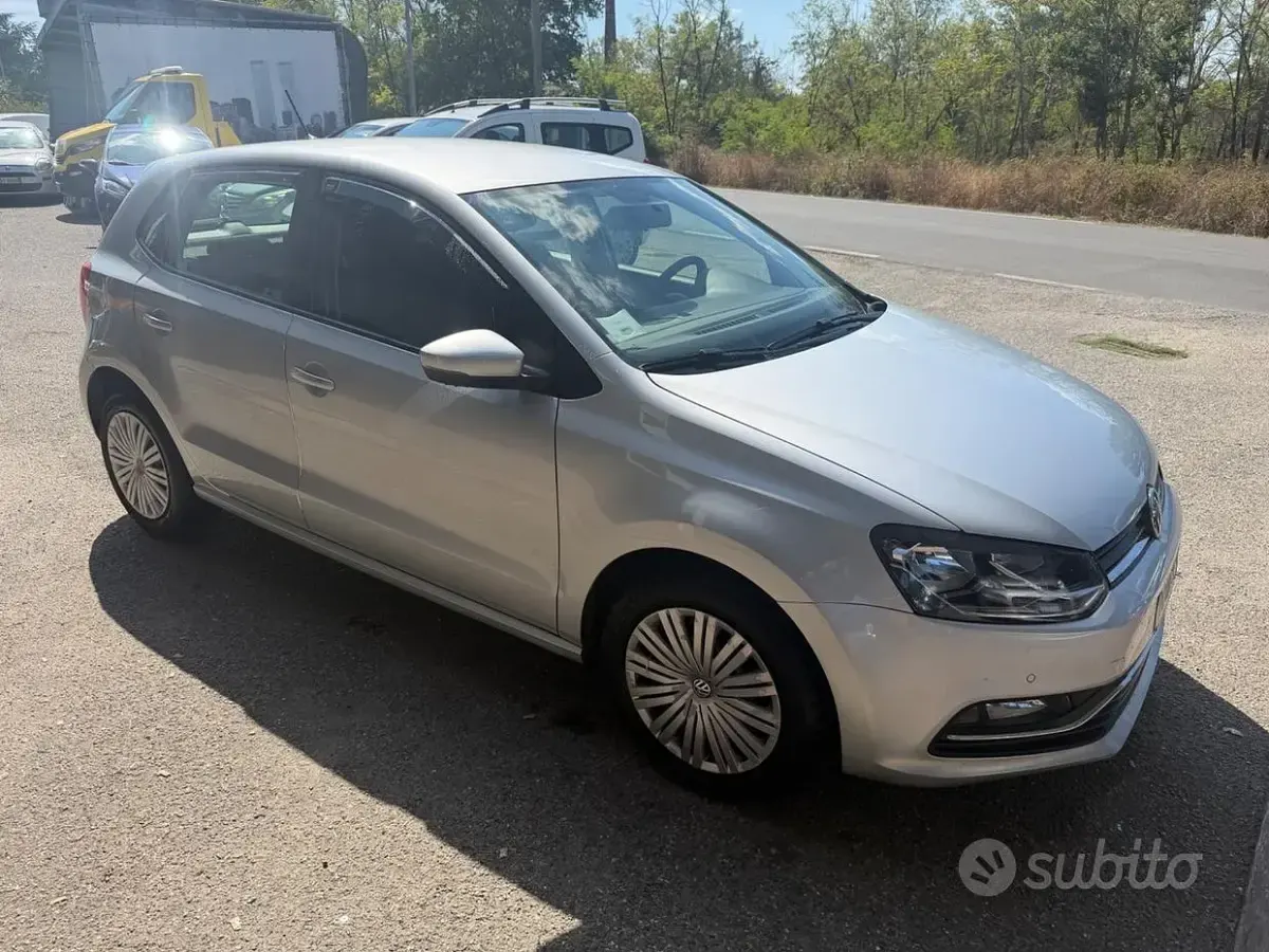 Usata VW Polo Comfortline 75 CV (55 kW) 2017 Grigio Berlina
