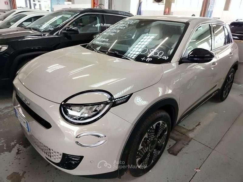 Usata Fiat 600 La Prima 101 CV (74 kW) 2025 Beige SUV