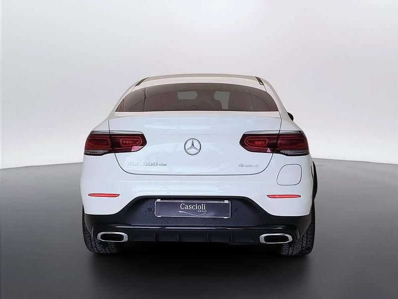 Usata Mercedes GLC300e Premium Plus 194 CV (142 kW) 2021 Bianco diamante meta Coupé