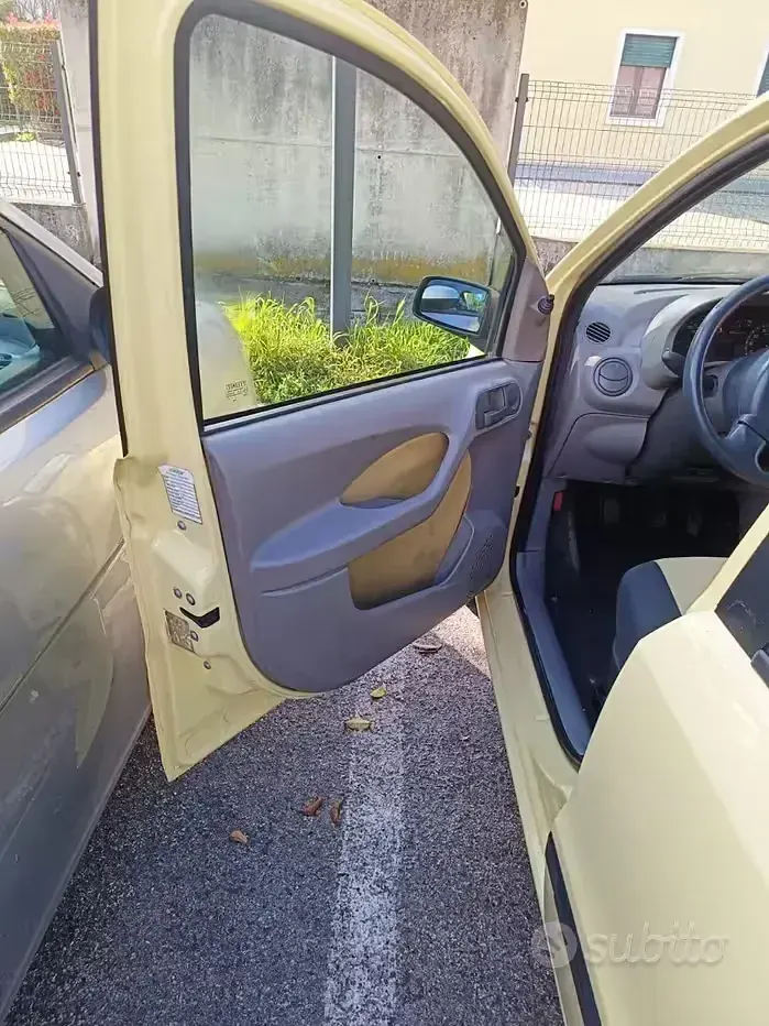 Usata Fiat Panda 69 CV (50 kW) 2005 Giallo Utilitaria