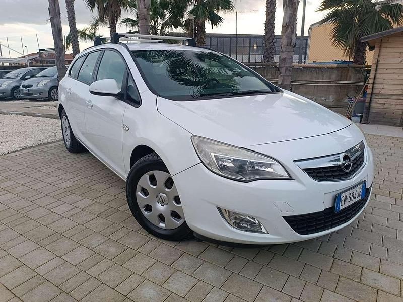 Usata Opel Astra Cosmo 110 CV (80 kW) 2012 Bianco Station wagon