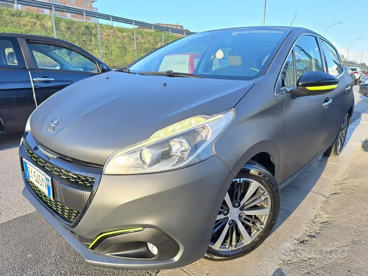 Usata Peugeot 208 Allure 82 CV (60 kW) 2015 Grigio Utilitaria