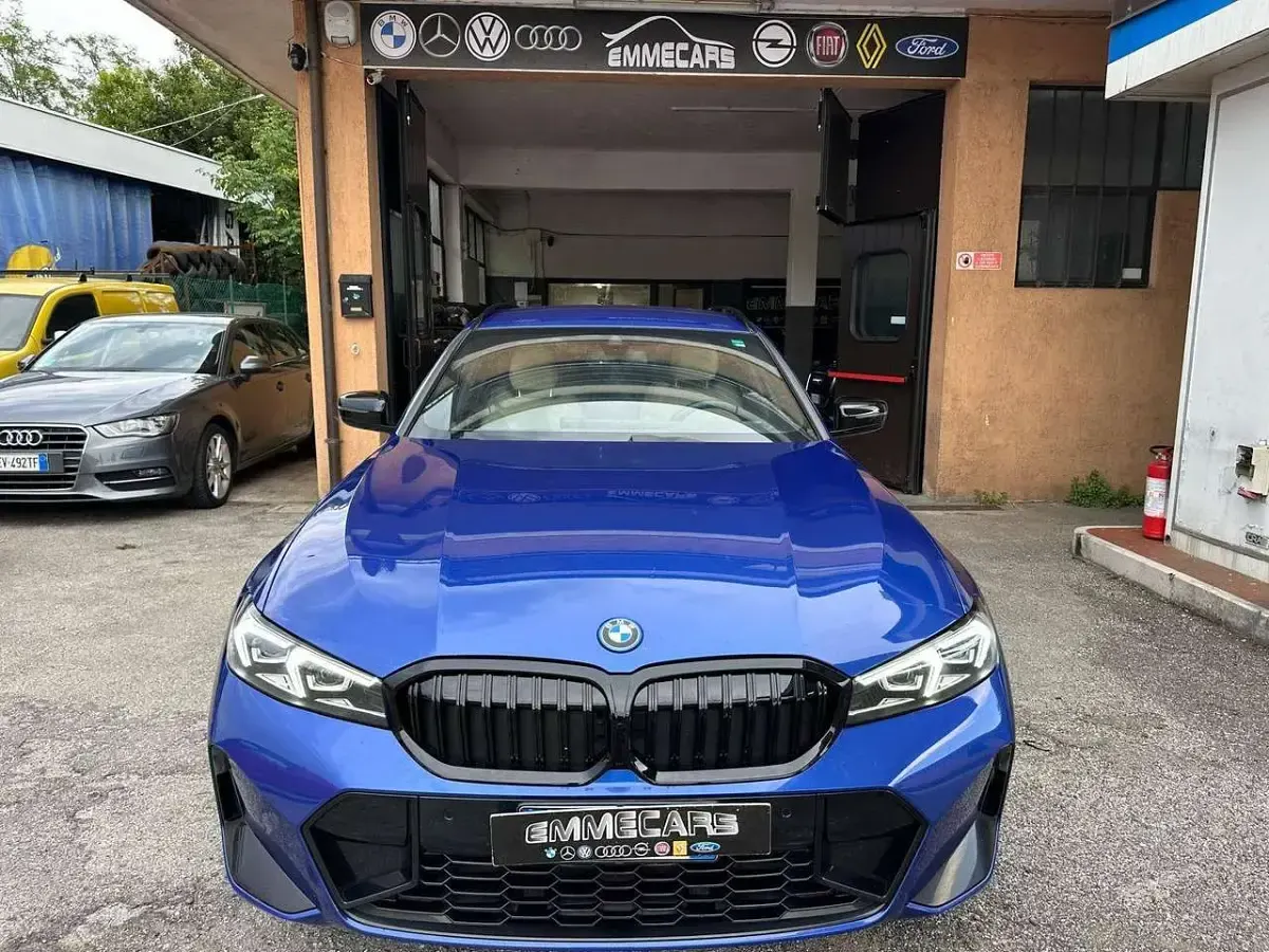 Usata BMW 330e M Sport 184 CV (135 kW) 2023 Portimao blue metallizzato Station wagon