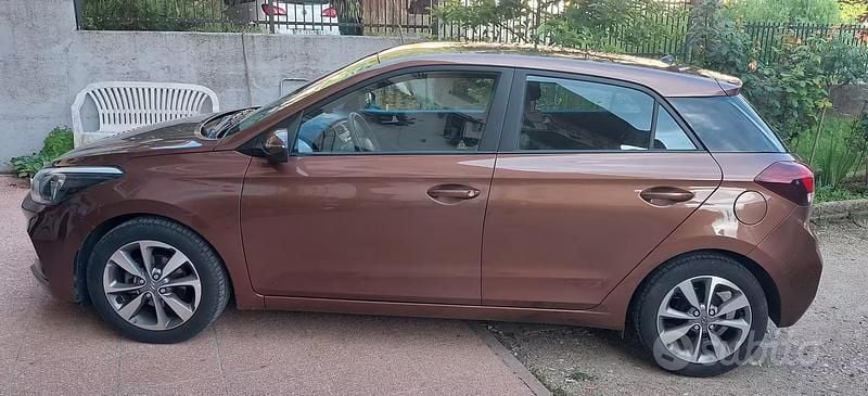 Usata Hyundai i20 75 CV (55 kW) 2019 Marrone Utilitaria