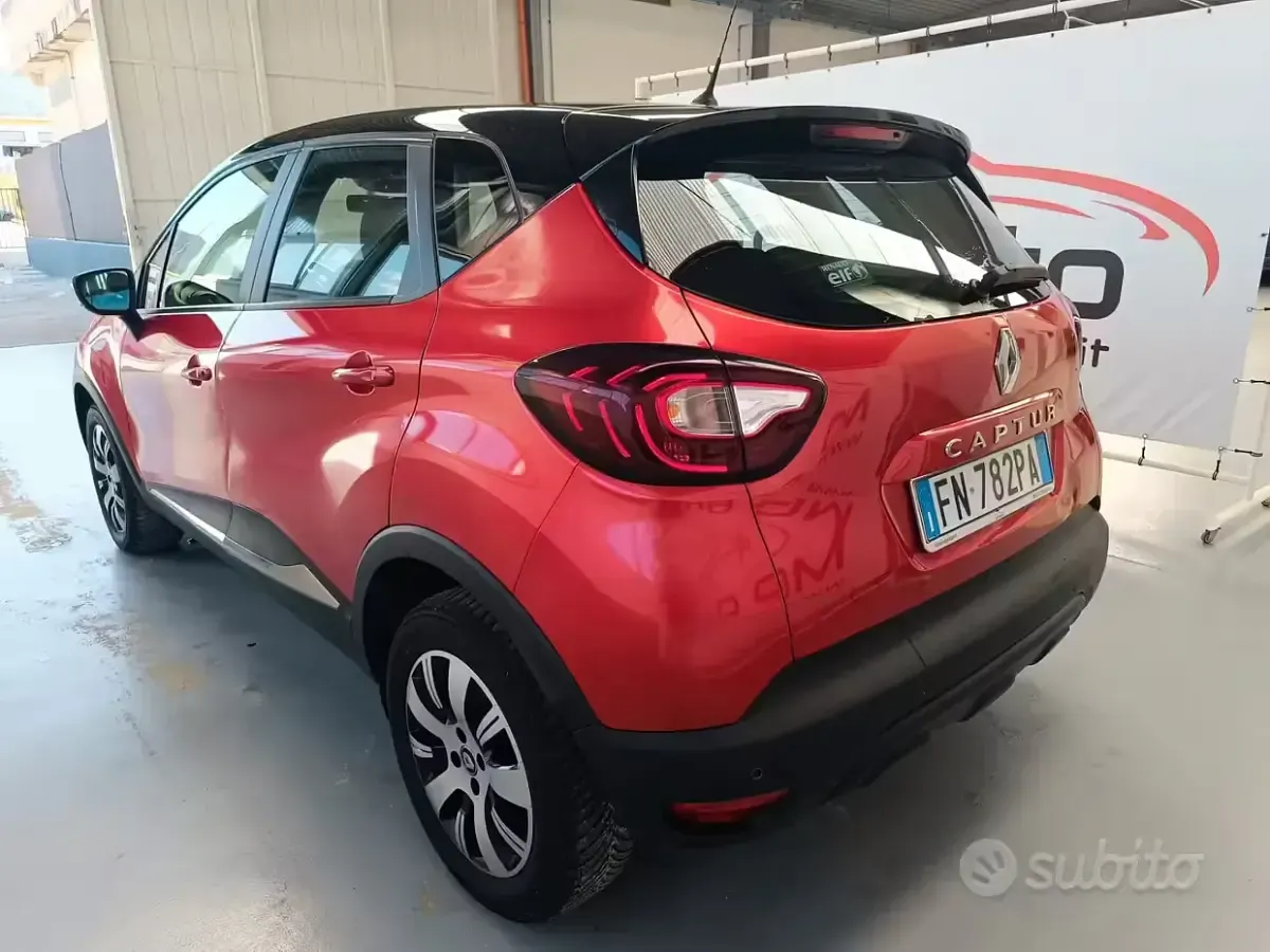 Usata Renault Captur Intens 90 CV (66 kW) 2018 Rosso SUV