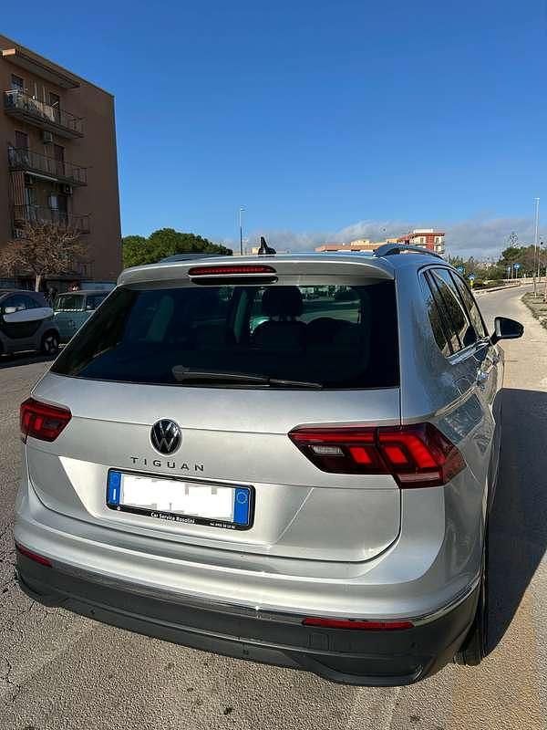 Usata VW Tiguan Life 150 CV (110 kW) 2021 Argento SUV