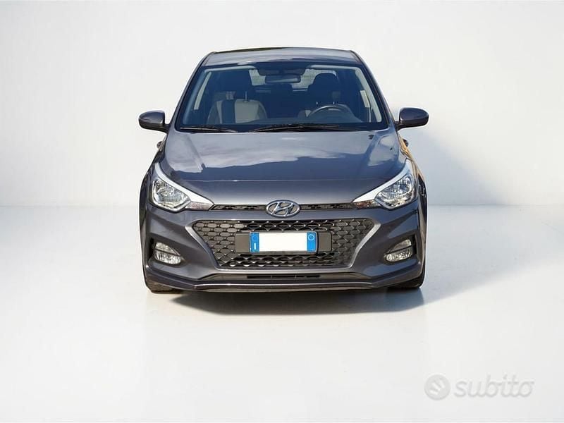 Usata Hyundai i20 75 CV (55 kW) 2019 Antracite metallizzato Utilitaria