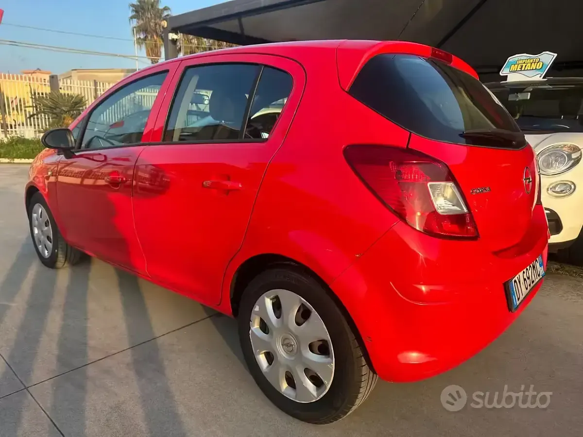 Usata Opel Corsa 75 CV (55 kW) 2009 Rosso Utilitaria