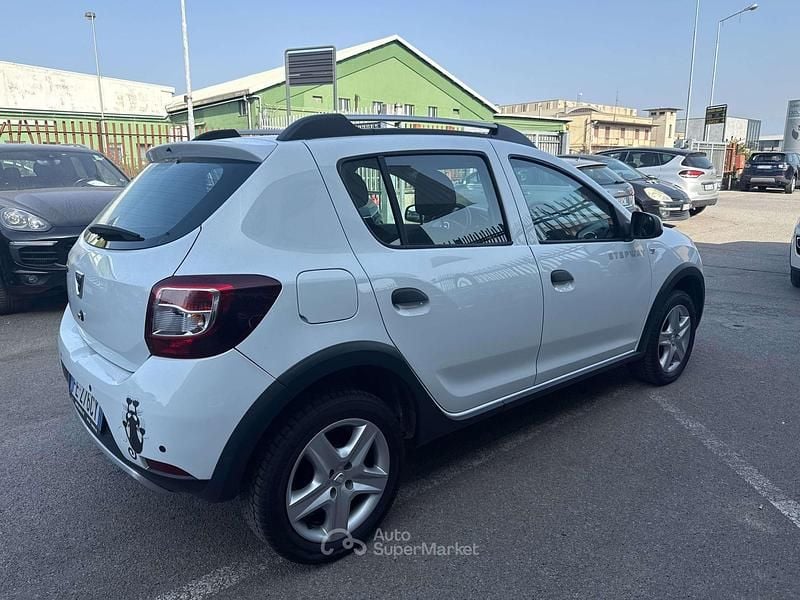 Usata Dacia Sandero Stepway 90 CV (66 kW) 2016 Bianco Berlina