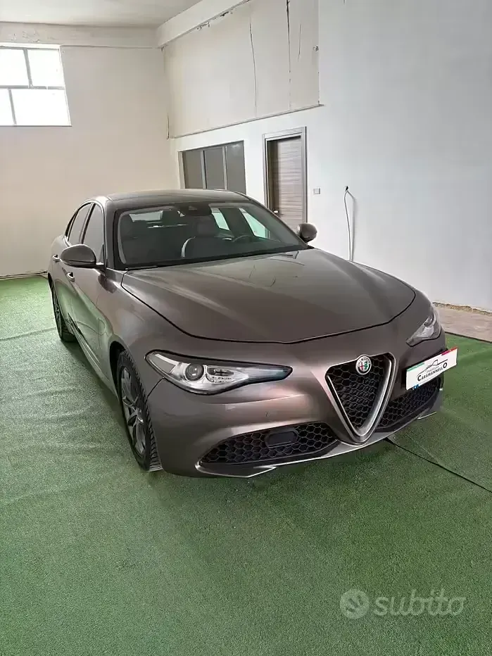 Usata Alfa Romeo Giulia Super 160 CV (117 kW) 2018 Marrone Berlina