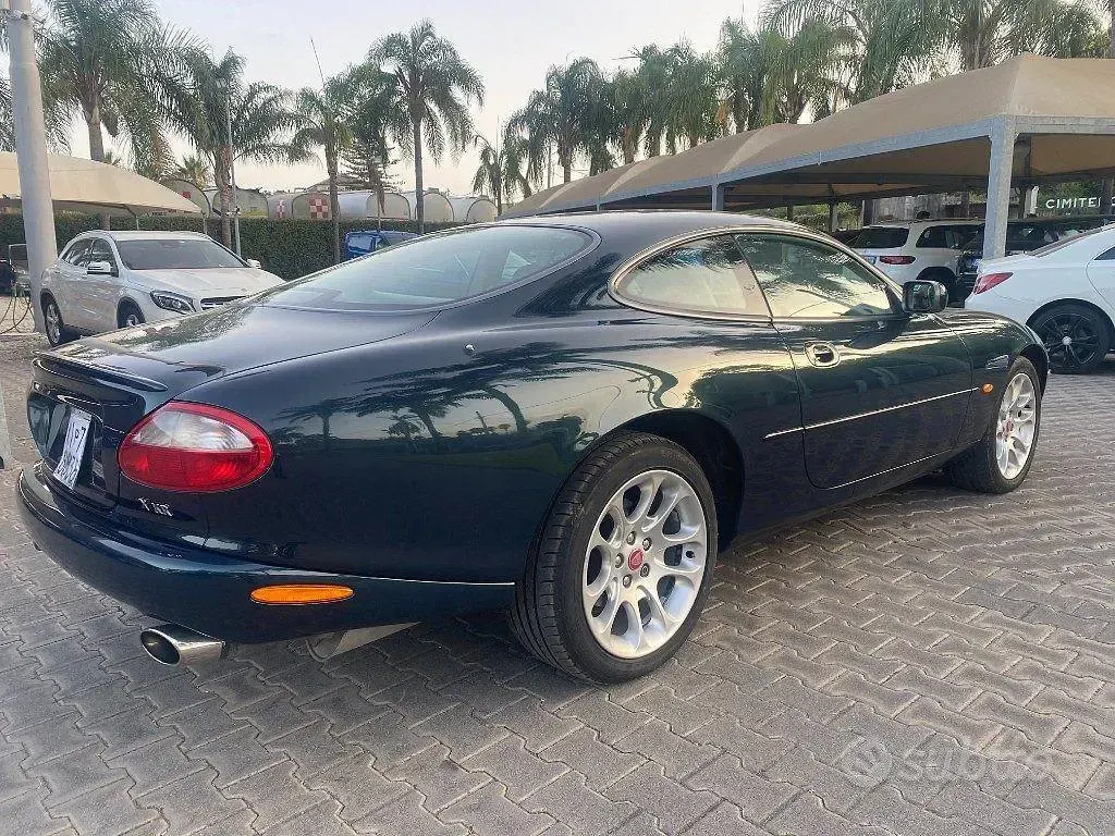 Usata Jaguar XKR 363 CV (266 kW) 1999 Verde Coupé