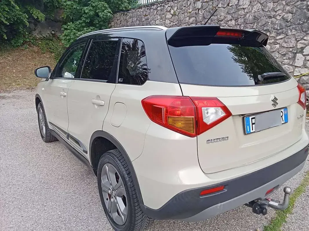 Usata Suzuki Vitara Cool 120 CV (88 kW) 2016 Beige SUV