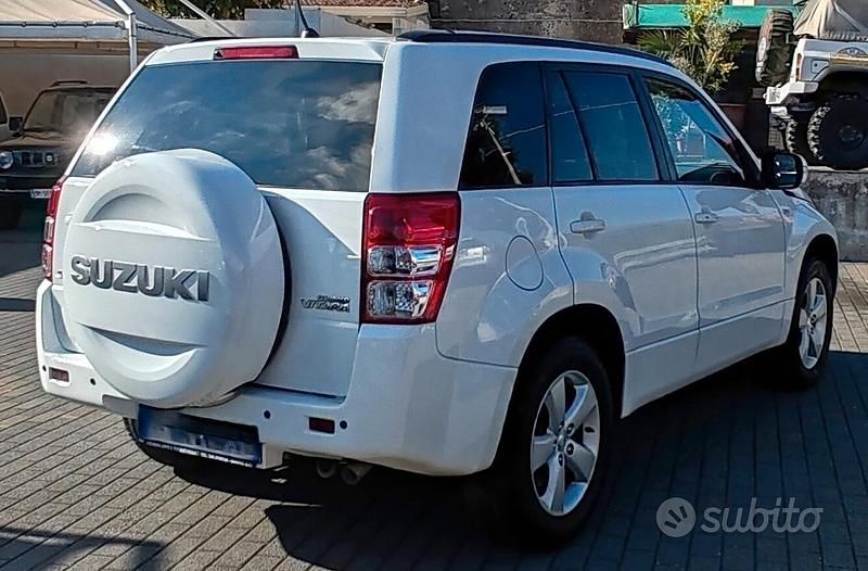 Usata Suzuki Grand Vitara 129 CV (94 kW) 2011 Bianco SUV