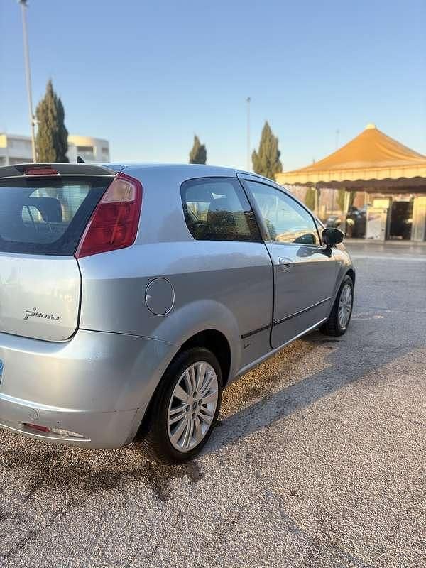 Usata Fiat Grande Punto Dynamic 90 CV (66 kW) 2005 Utilitaria