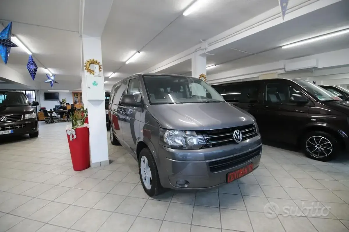 Usata VW Multivan 140 CV (102 kW) 2011 Grigio Monovolume