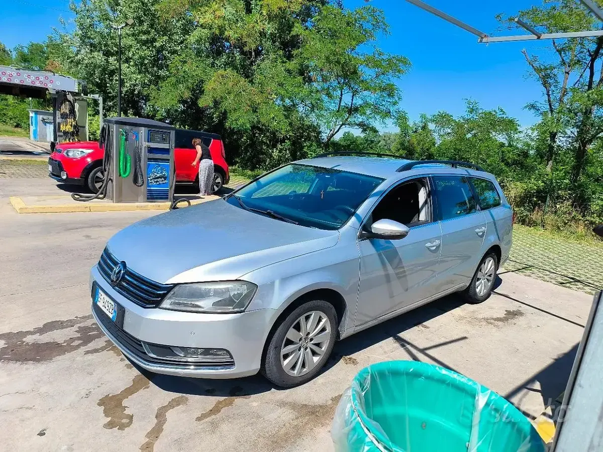 Usata VW Passat 140 CV (102 kW) 2011 Grigio Station wagon