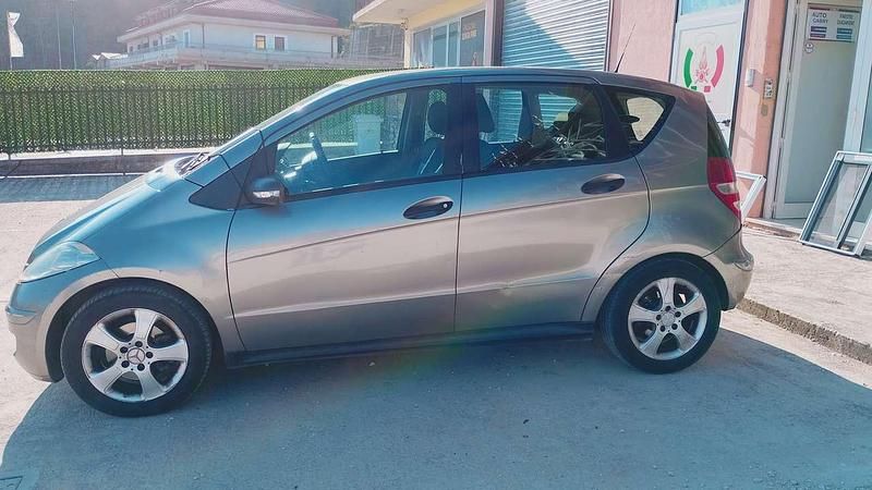 Usata Mercedes A180 Avantgarde 109 CV (80 kW) 2006 Grigio Monovolume