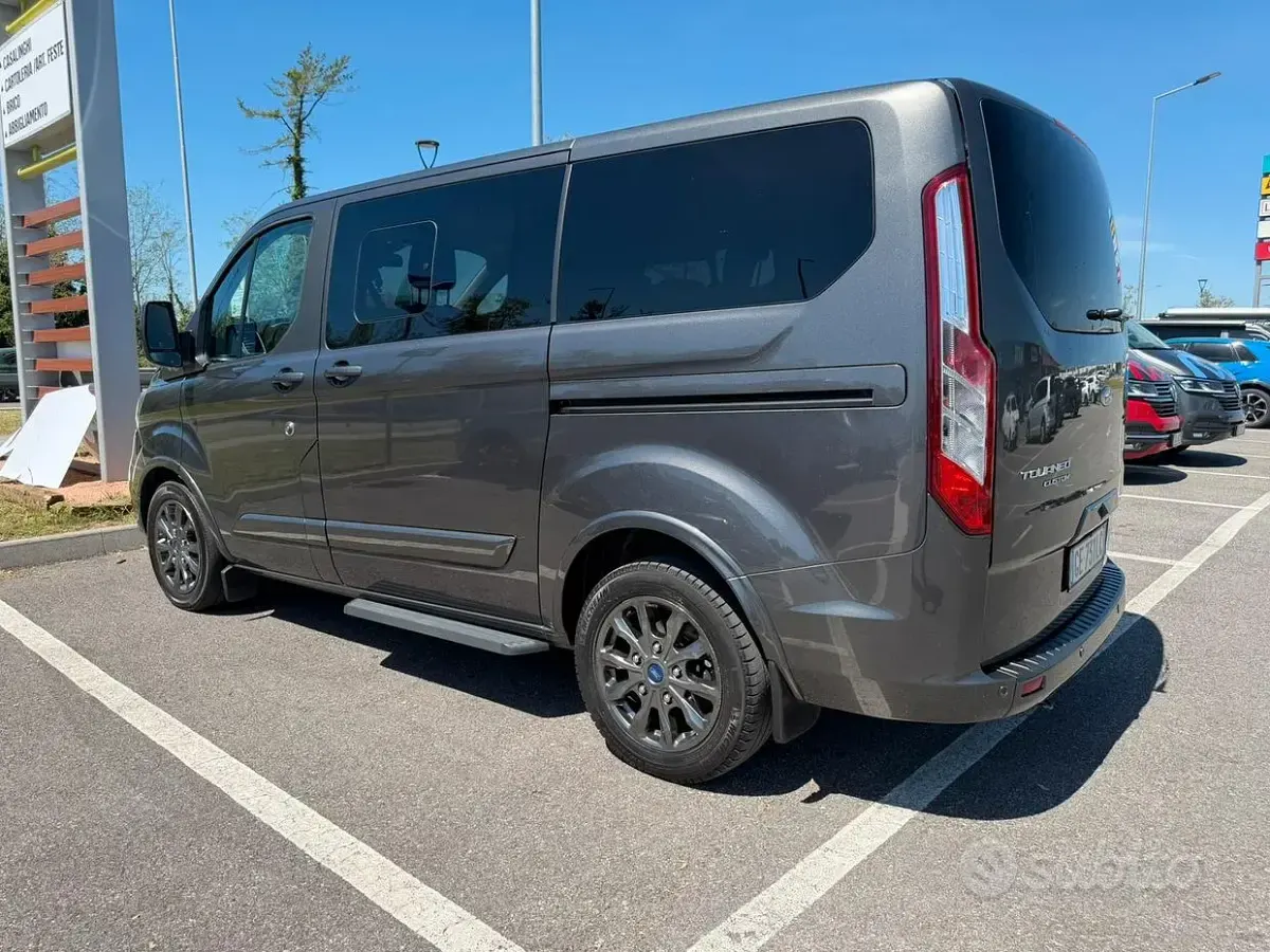 Usata Ford Tourneo Custom 130 CV (95 kW) 2021 Grigio Furgone