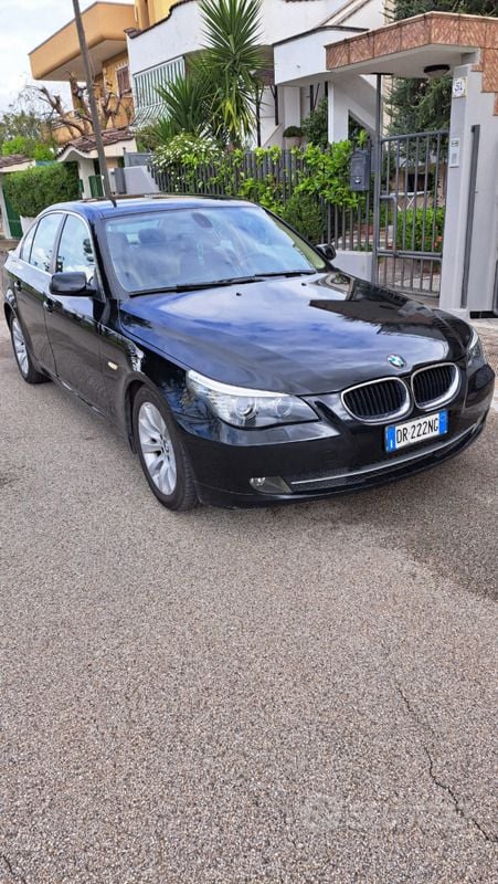 Nero Usata 2008 BMW 520 Tre volumi | 5300 € (Buon prezzo) - Immagine 1/4