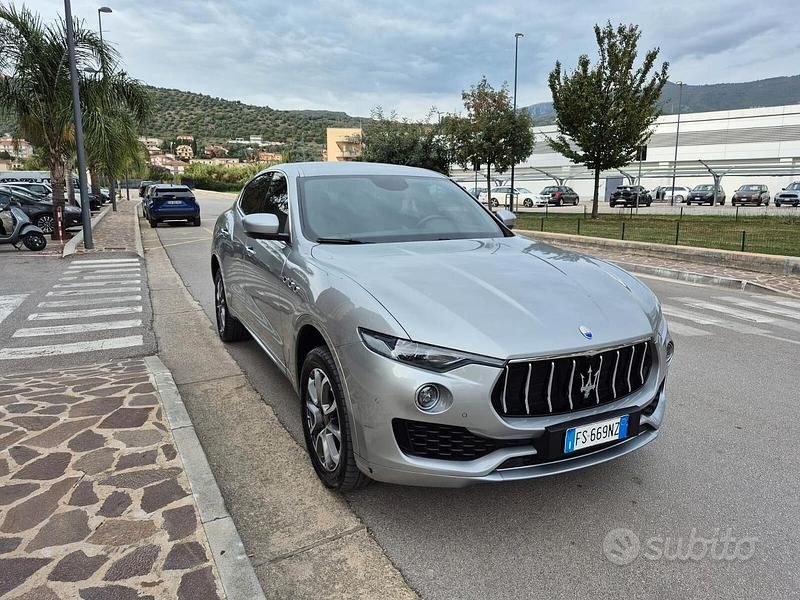 Usata Maserati Levante 250 CV (183 kW) 2018 Grigio SUV