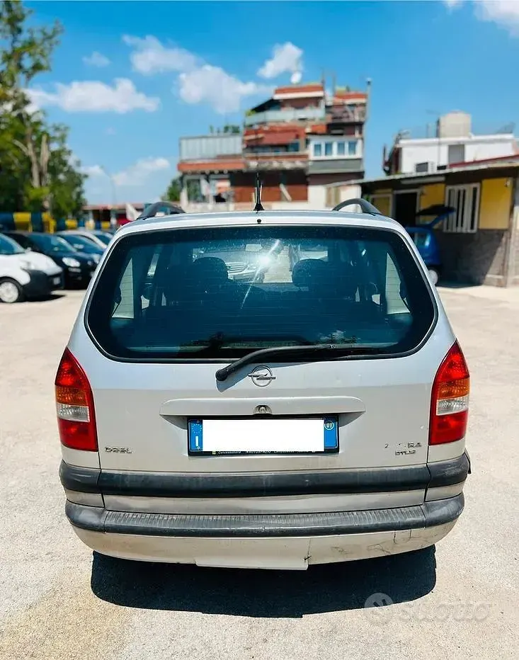 Usata Opel Zafira Elegance 101 CV (74 kW) 2002 Grigio Monovolume