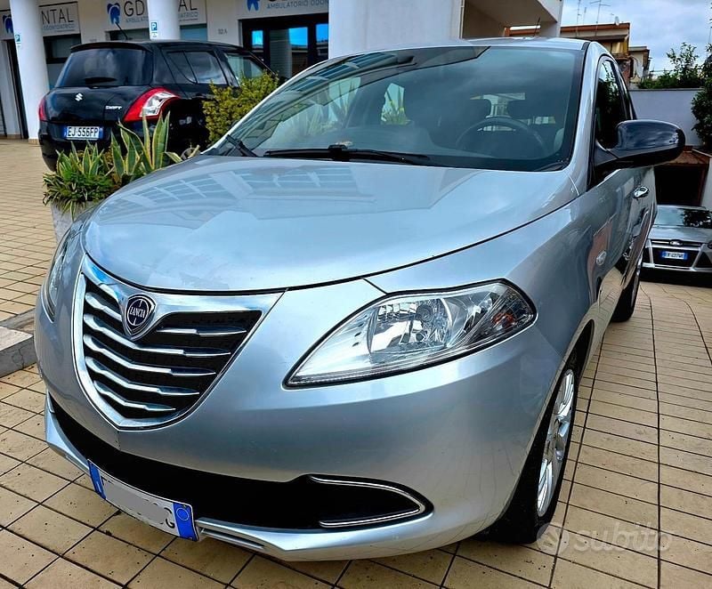 Usata Lancia Ypsilon Gold 95 CV (69 kW) 2015 Grigio Utilitaria