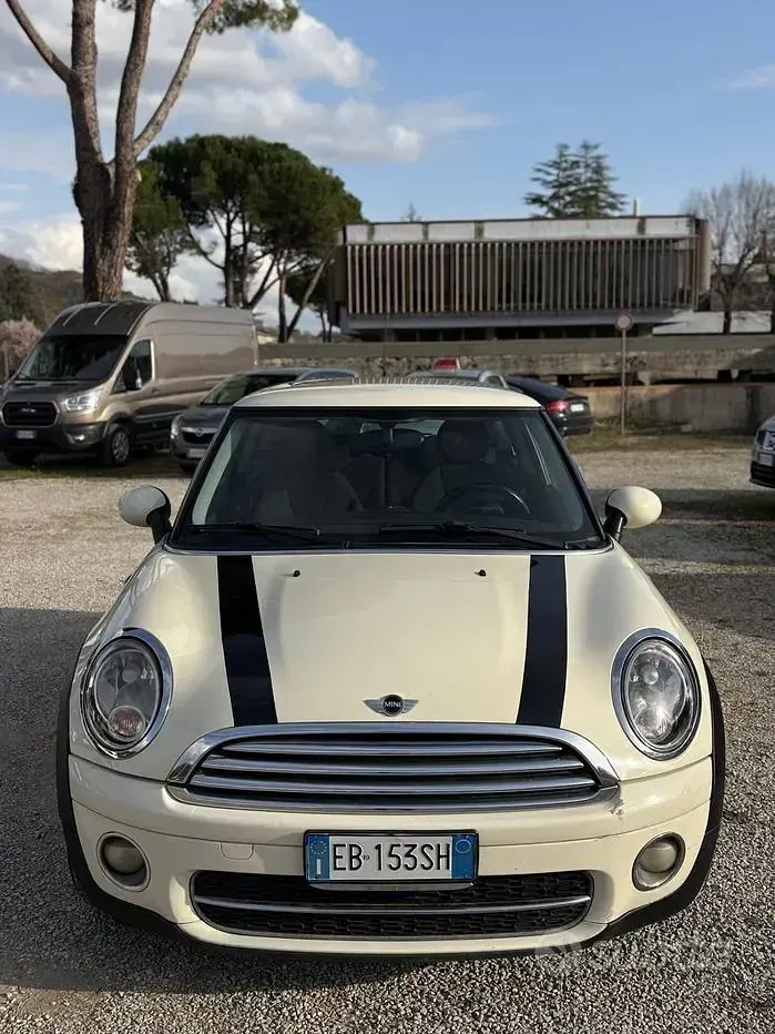 Usata Mini Cooper D 109 CV (80 kW) 2010 Bianco Utilitaria