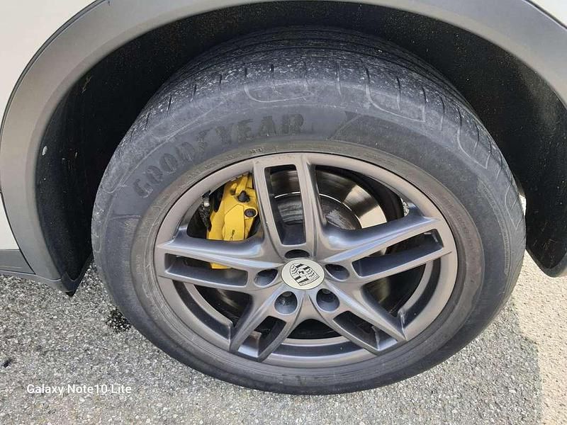 Usata Porsche Cayenne 245 CV (180 kW) 2013 Argento SUV