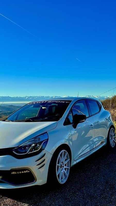 Usata Renault Clio IV Trophy 220 CV (161 kW) 2016 Berlina