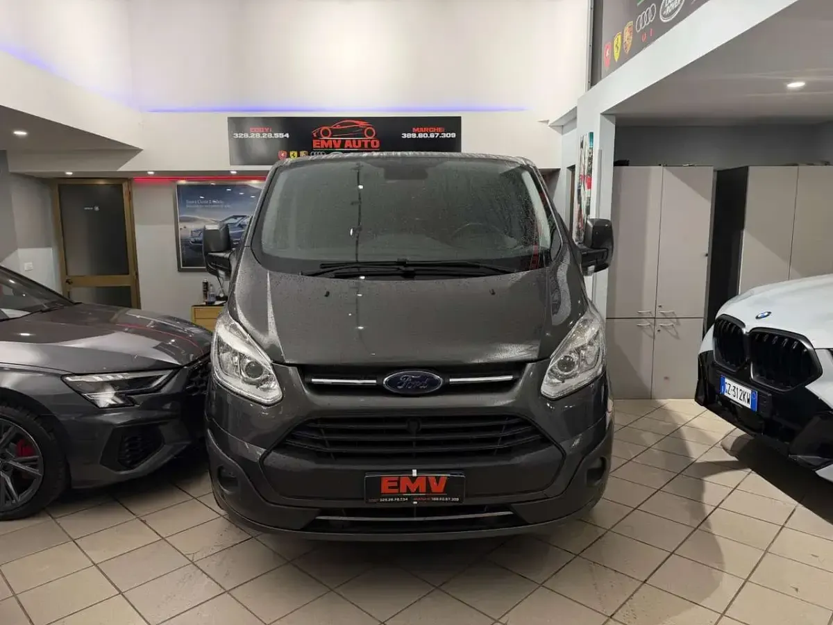 Usata Ford Tourneo Titanium 170 CV (125 kW) 2017 Grigio Furgone