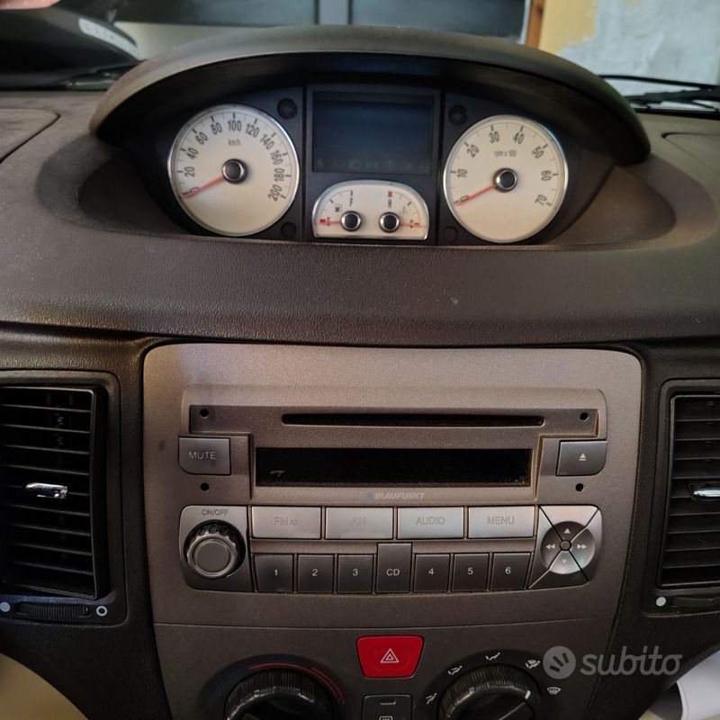 Rosso Usata 2007 Lancia Musa Monovolume | 1350 € (Super prezzo) - Immagine 1/4