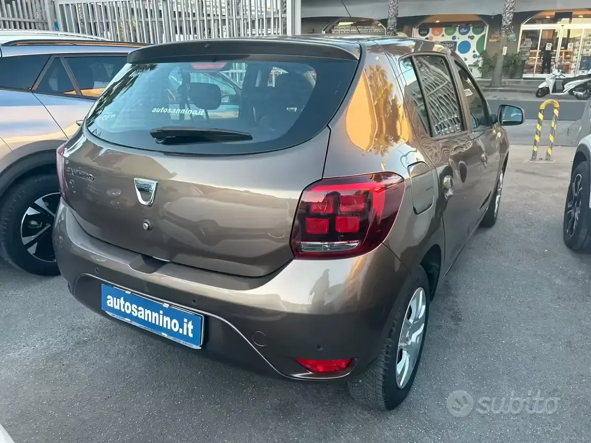 Usata Dacia Sandero Comfort 90 CV (66 kW) 2019 Marrone Berlina