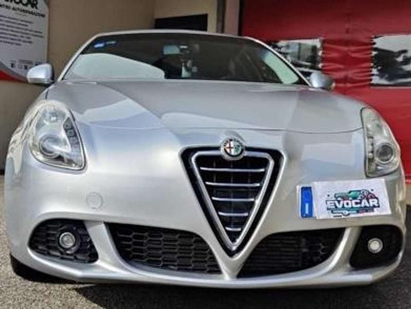 Argento Usata 2013 Alfa Romeo Giulietta Tre volumi | 7200 € (Buon prezzo) - Immagine 1/4